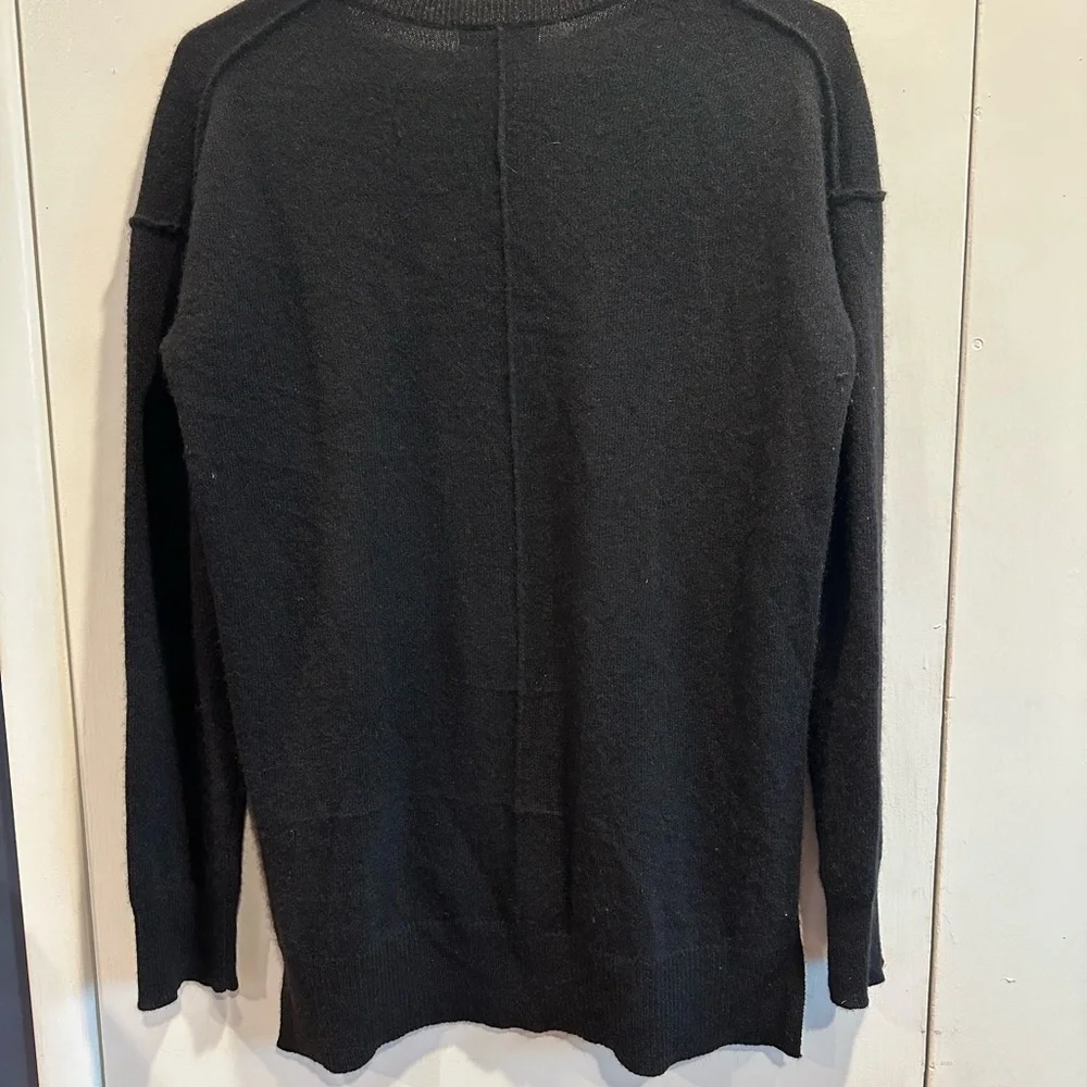 Womans black cashmere Crewneck Sweater